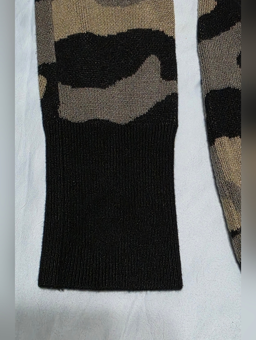 Isaac Mizrahi Olive, Gray & Black Camo Knit Sweater Women's Size L - Picture 8 of 8